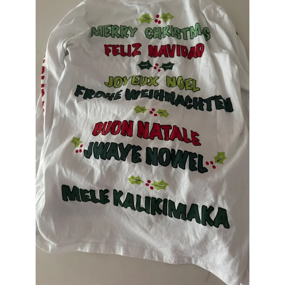 Glo Gang 2022 Merry Christmas Pajama Set White Multi Language‎ Womens Small 2pc